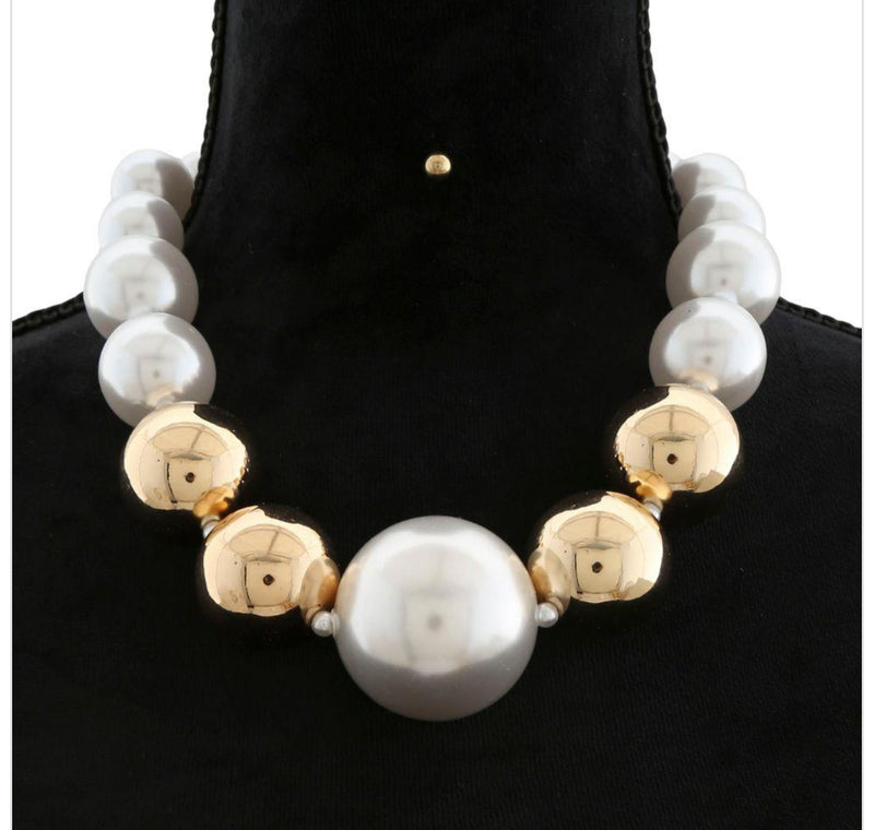 Necklace gold